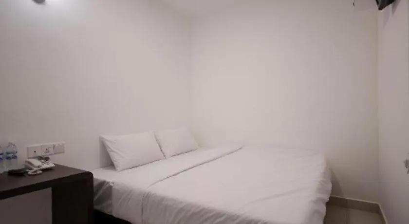 באייאן לפאס D Nice Hotel