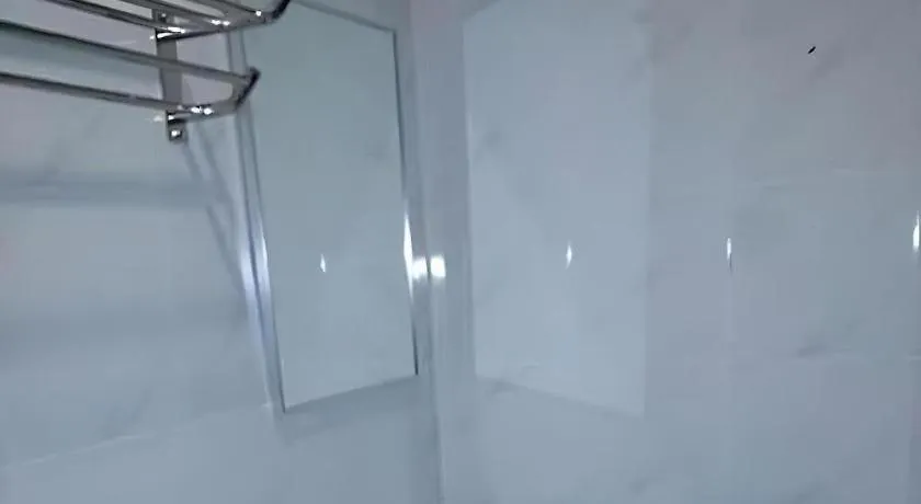 באייאן לפאס D Nice Hotel מלזיה